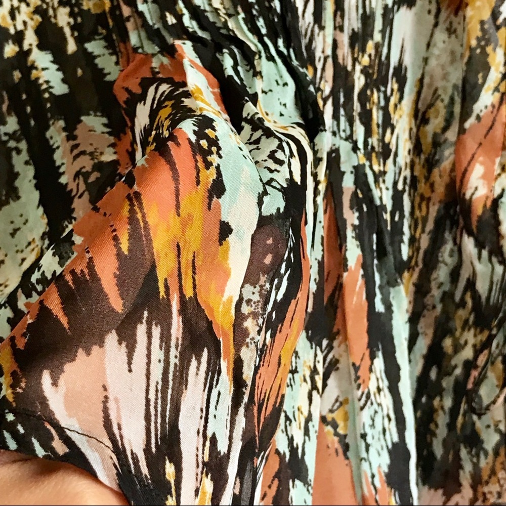 Beautiful sheer RVCA top - Picture 4 of 4